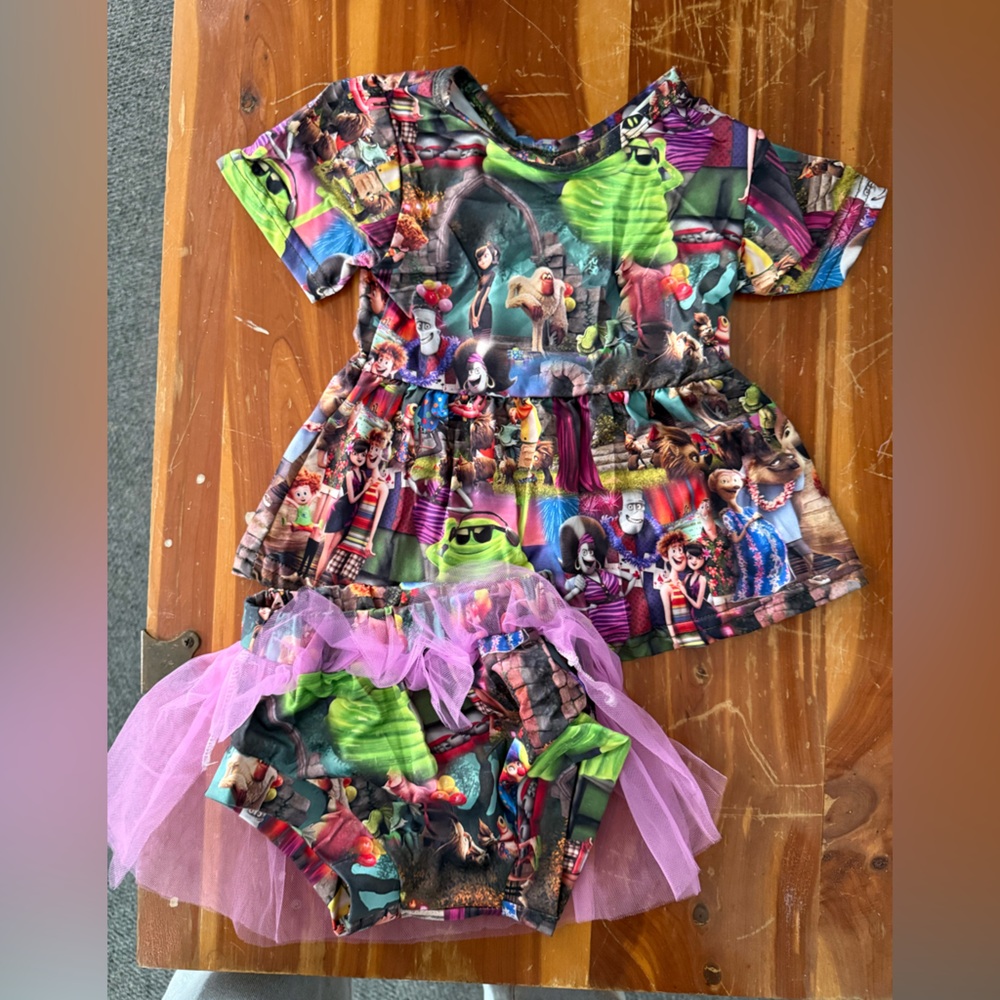 Hotel Transylvania two piece set 3-6m